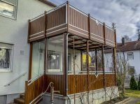Alu_Anstellbalkon_im_Holzdeko
