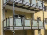 Zweigeschossige Anstellbalkone mit wasserdichtem Alu Bodenbelag