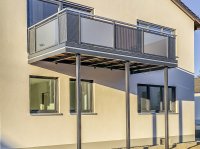 Anstellbalkone mit Lochblech Glasfeldern