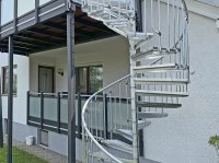 Alu Liba Anstellbalkon mit verzinkter Stahlwendeltreppe