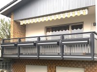 Alu-Liba Balkon mit zwei obigen Querstäben sowie einhängbaren Blumenkästenschalen