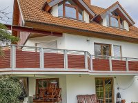 Liba_Balkon_mit_querverbauten_Rombusprofilen_sowie_2_Querstäben_oben