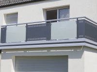 Alu Glasbalkon mit kleinen Pfosten
