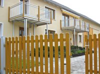 Aluanbau mit Liba Balkon Modell Franken und passendem Gartenzaun