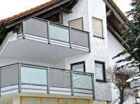 Glas-Lochblechbalkon-im-Alu-Liba-System