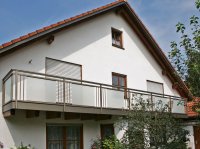 Glasbalkon im Alu Liba System mit durchgehendem Handlauf