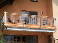 Modell Augsburg im Alu Liba System im Holzdekor Zirbelkiefer mit aufgesetzter Raute