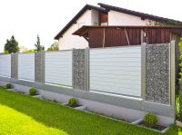 Kombination aus querlaufender Alu Trennwand mit Gabionen
