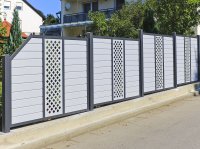 Wind und Trennschutzwaende mit mittigen Lochbleicheinlagen