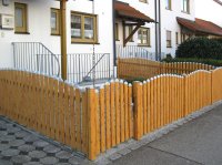 Alulattenzaun im Holzdekor Zirbelkiefer