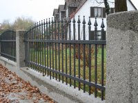 Alustabzaun mit Zierspitzen